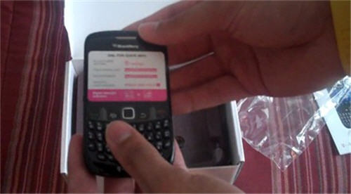 Post image for Looks Like Wal-Mart Selling The BlackBerry Curve 8520 A Bit Early